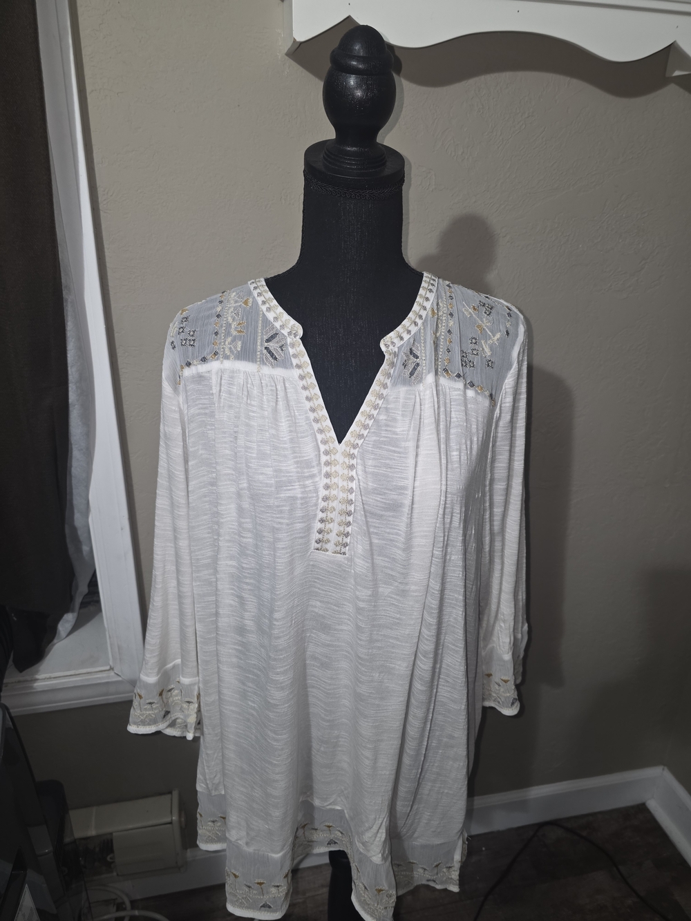 Lucky Brand White Embroidered V-Neck Tunic with Gold Accents